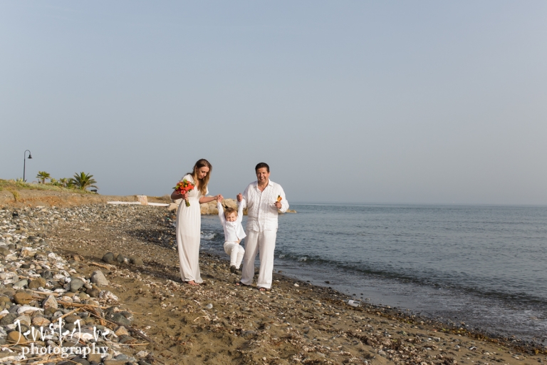 family-photo-shoot-tikitano-beach-restaurant-estepona